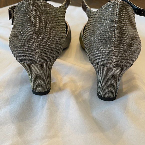 Ros Hommerson silver iridescent glitter fabric 7.5W T-strap heels - Picture 3 of 6